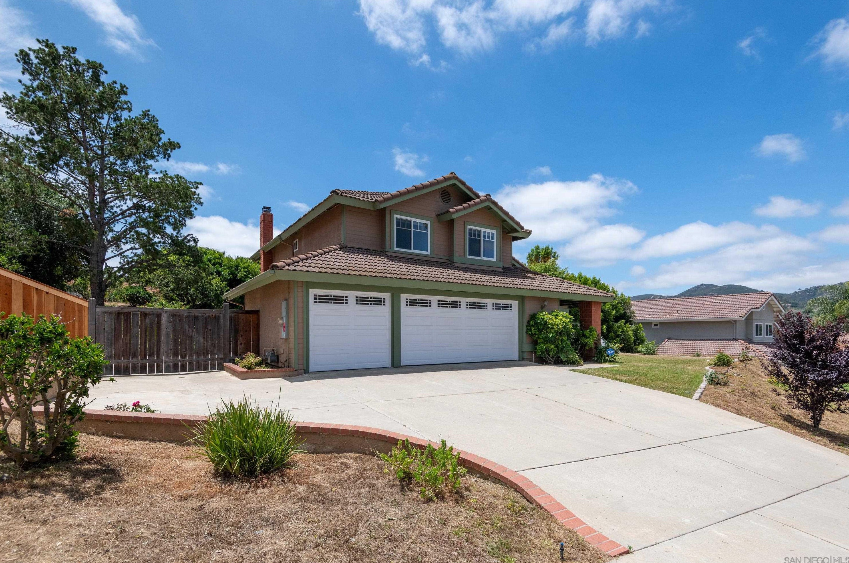 2391 Live Oak Rd, Escondido, CA 92029