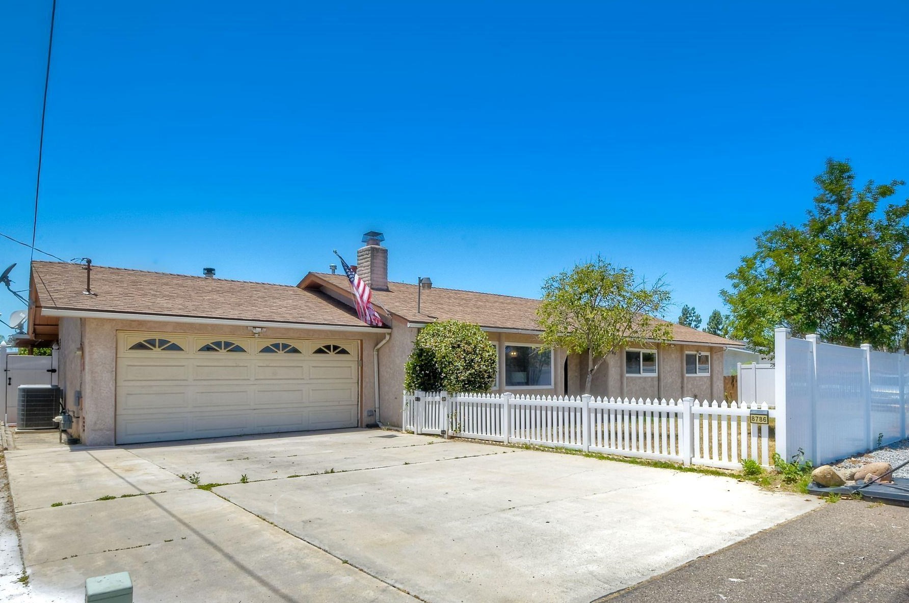8786 Blue Boy Ln, Santee CA  92071-4322 exterior