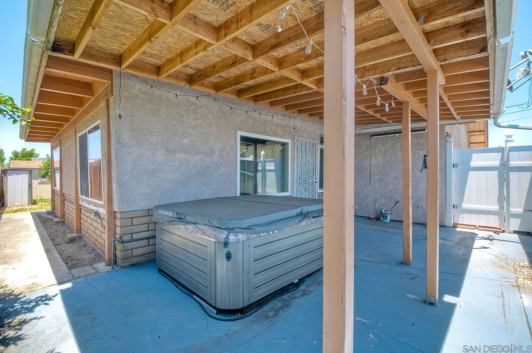 8786 Blue Boy Ln, Santee CA  92071-4322 exterior