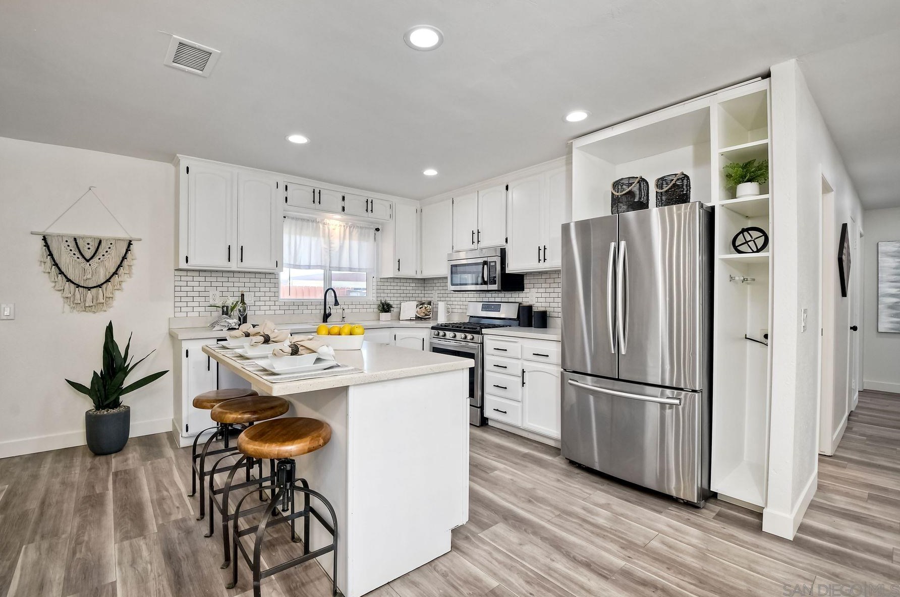 8786 Blue Boy Ln, Santee CA  92071-4322 exterior