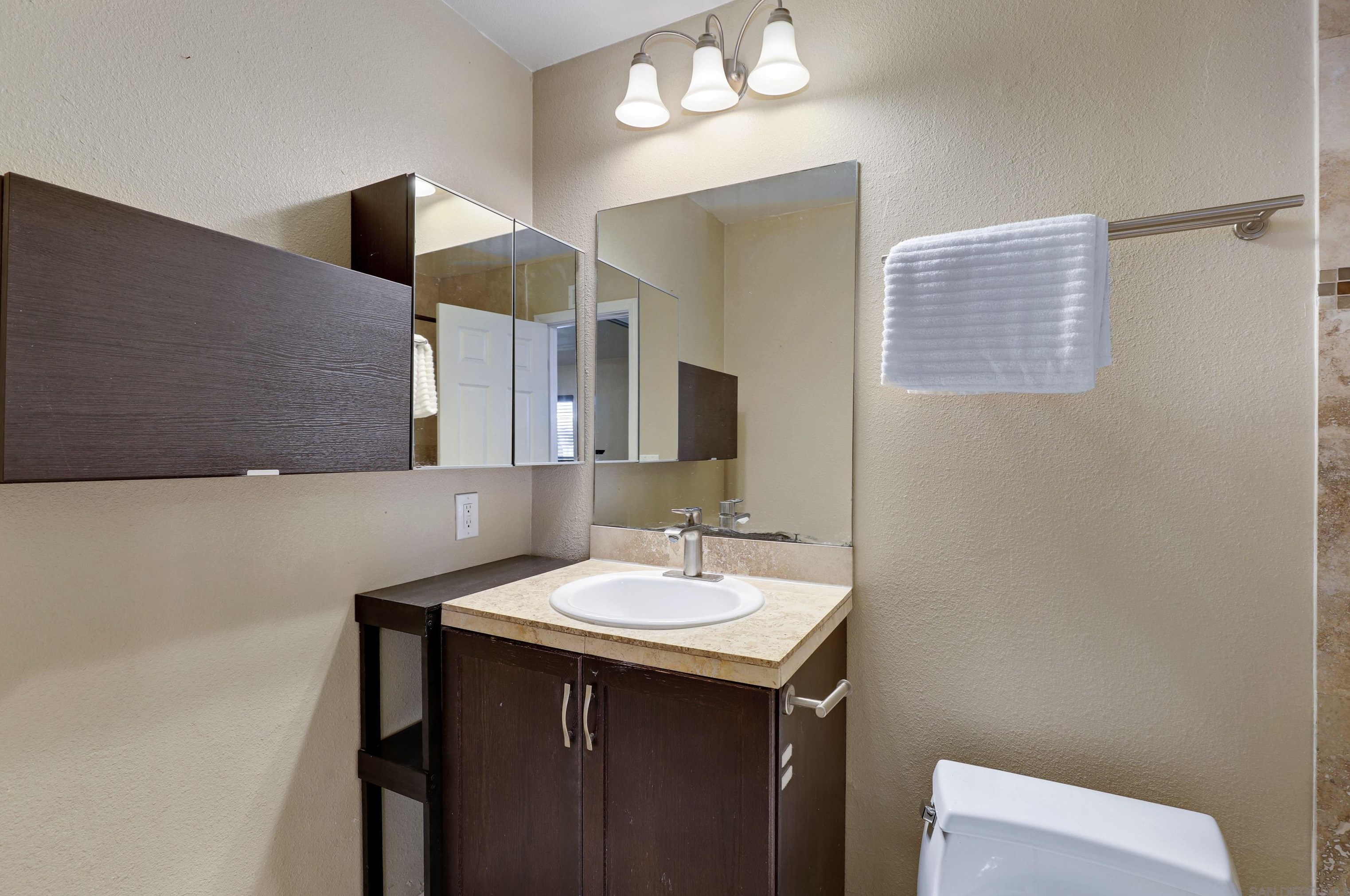 1364 Caliente Loop, Chula Vista CA  91910-6810 exterior