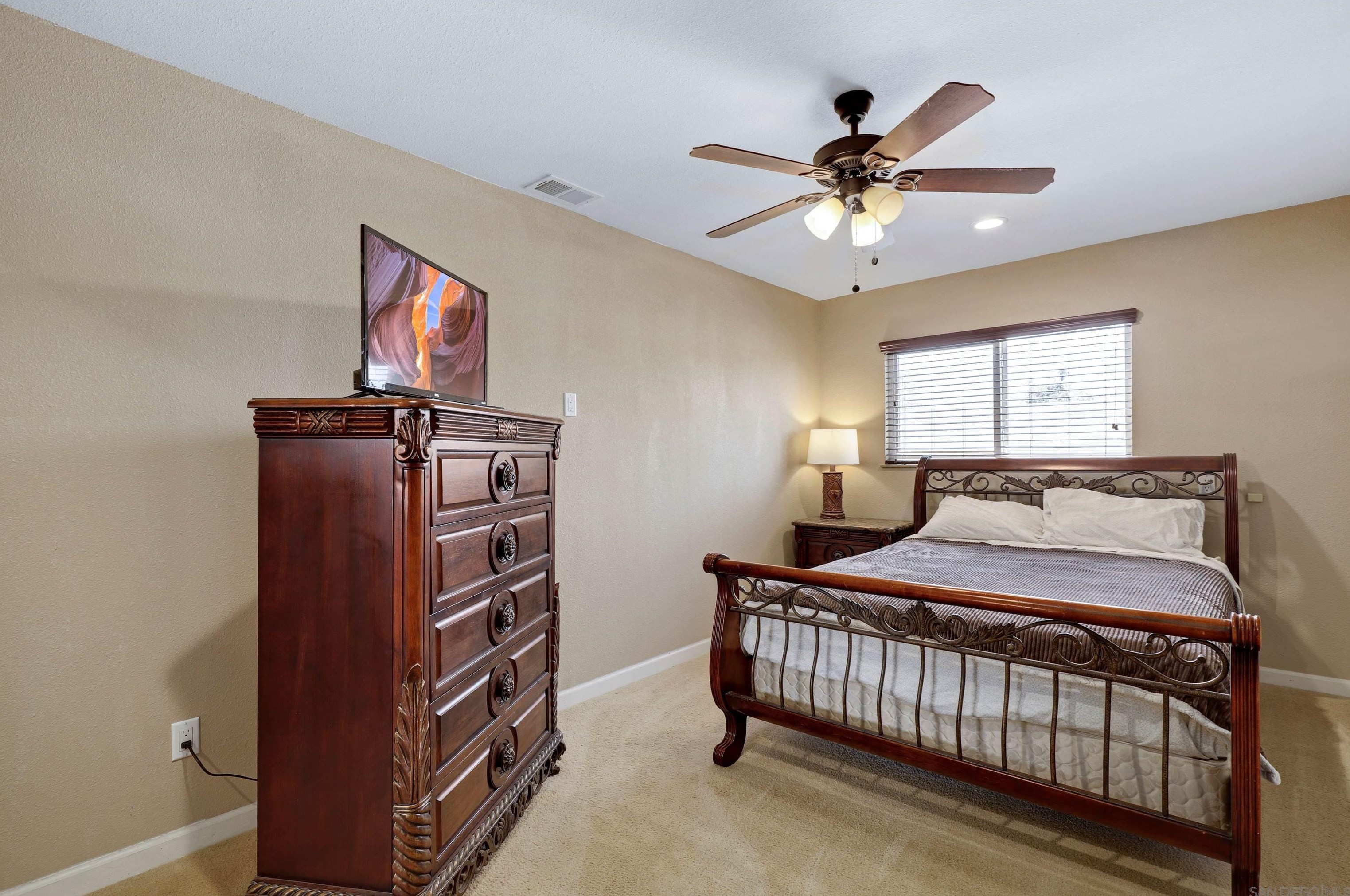 1364 Caliente Loop, Chula Vista CA  91910-6810 exterior