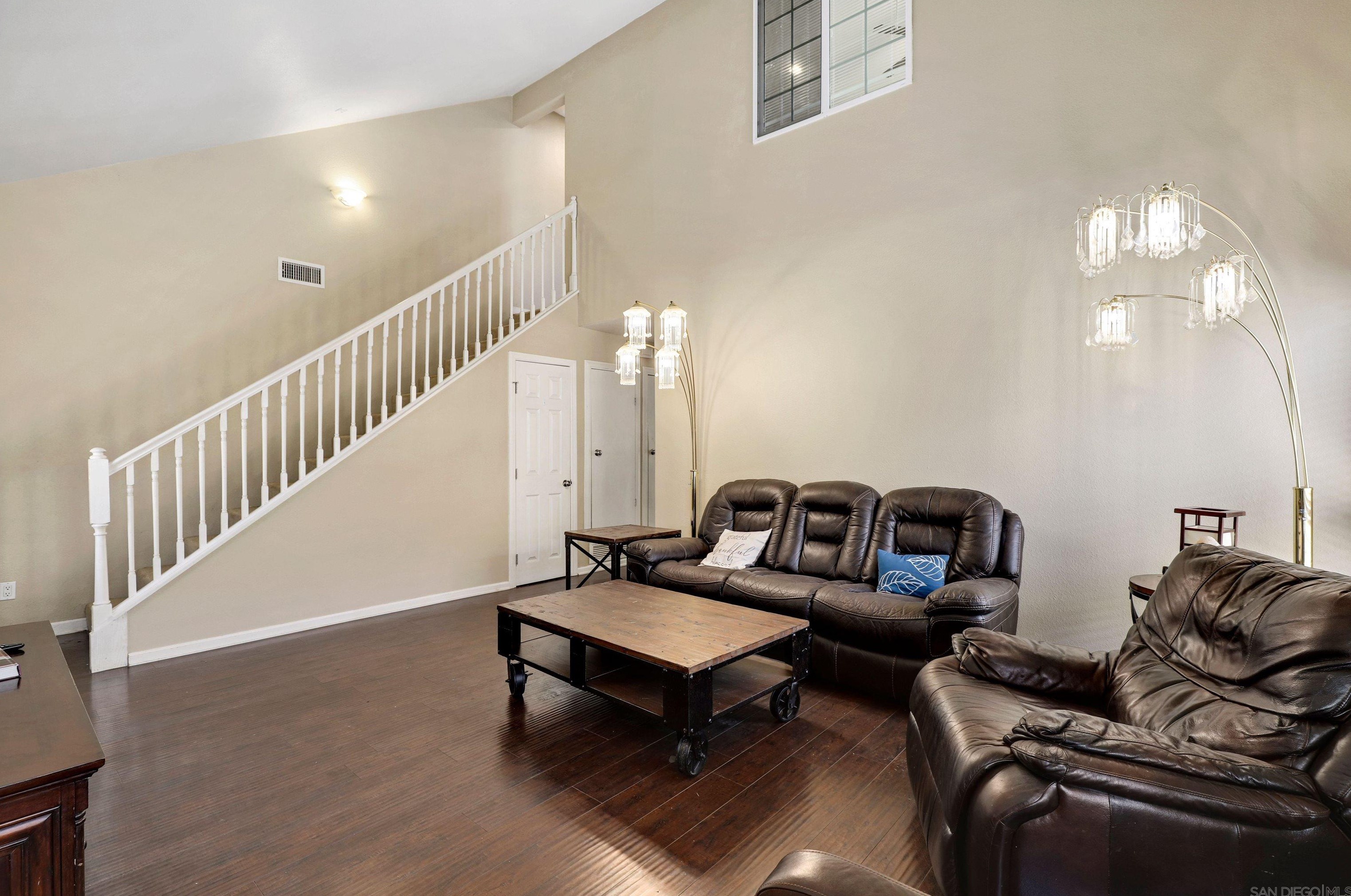 1364 Caliente Loop, Chula Vista CA  91910-6810 exterior