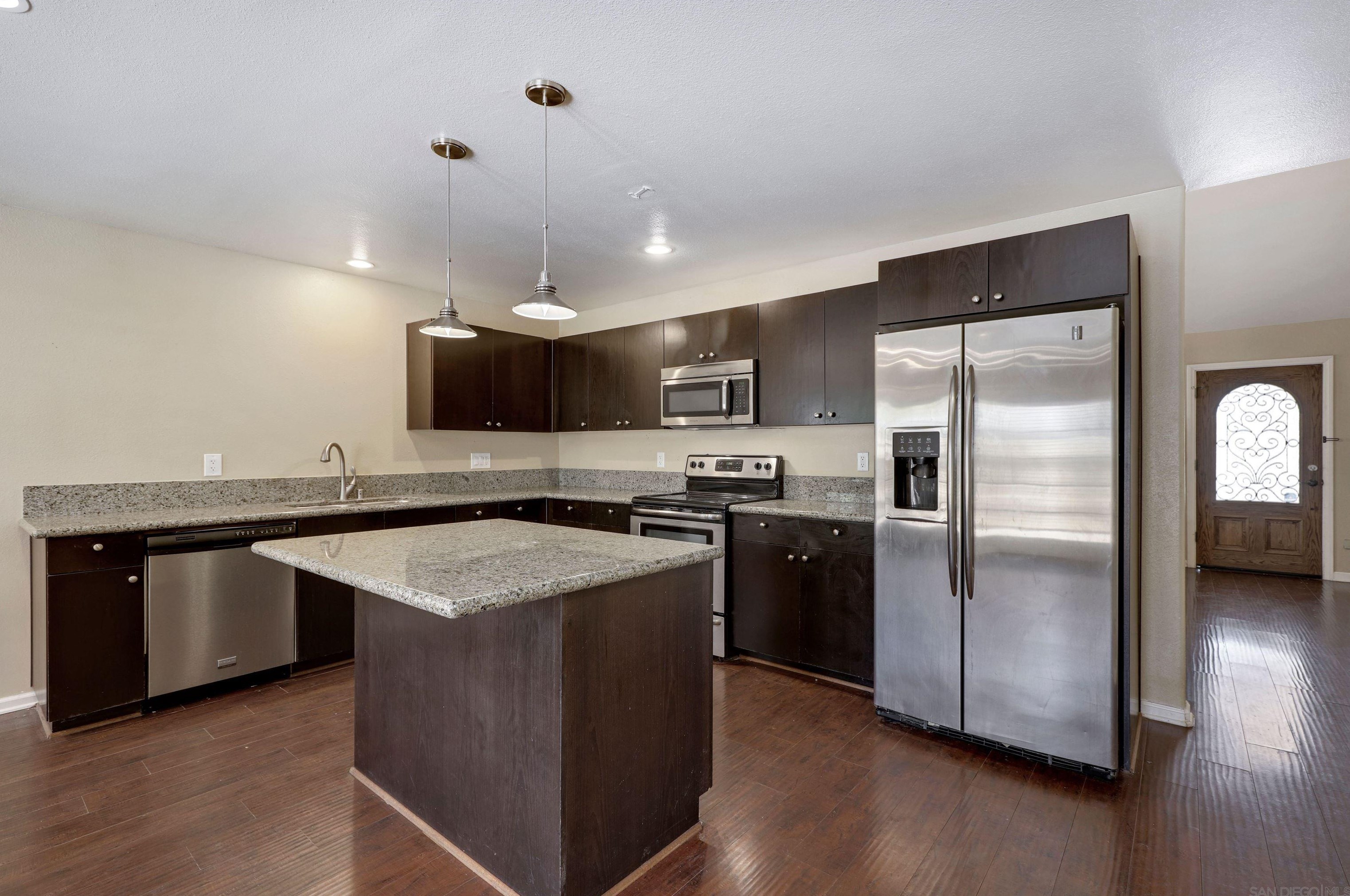 1364 Caliente Loop, Chula Vista CA  91910-6810 exterior
