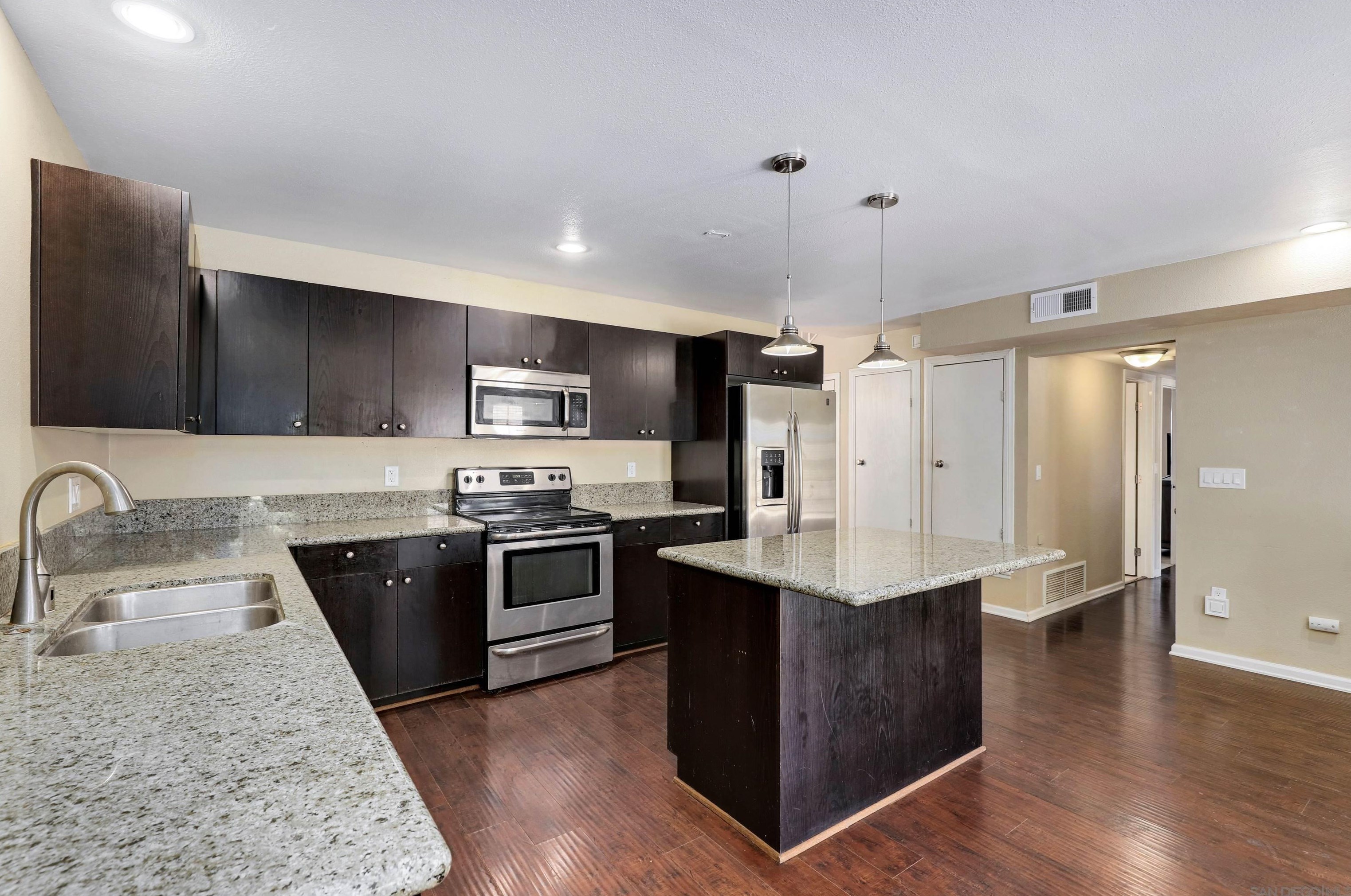 1364 Caliente Loop, Chula Vista CA  91910-6810 exterior