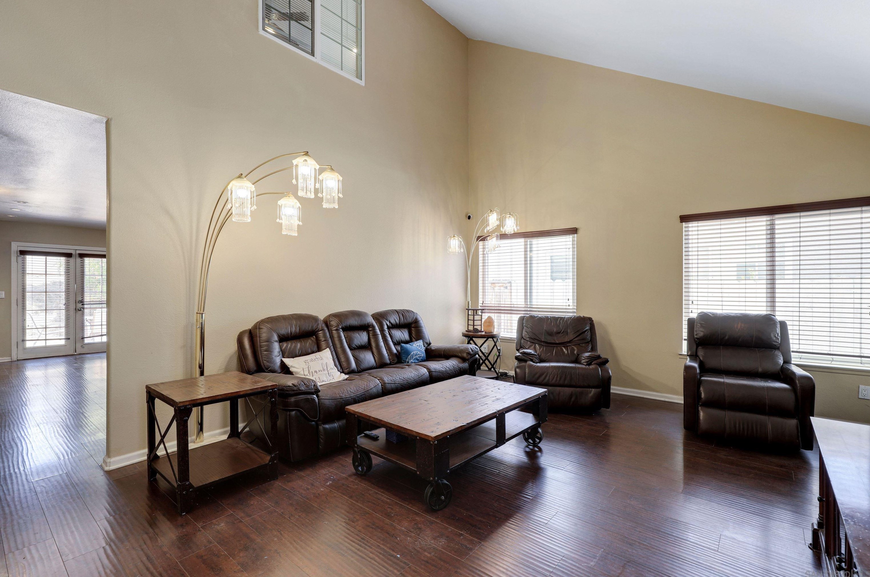 1364 Caliente Loop, Chula Vista CA  91910-6810 exterior