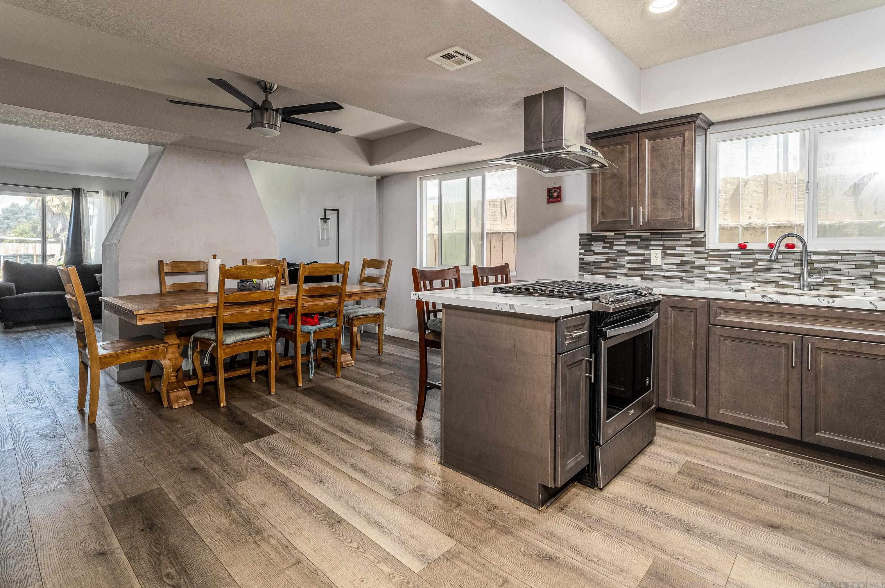 9312 San Diego St, Spring Valley, CA 91977-5955