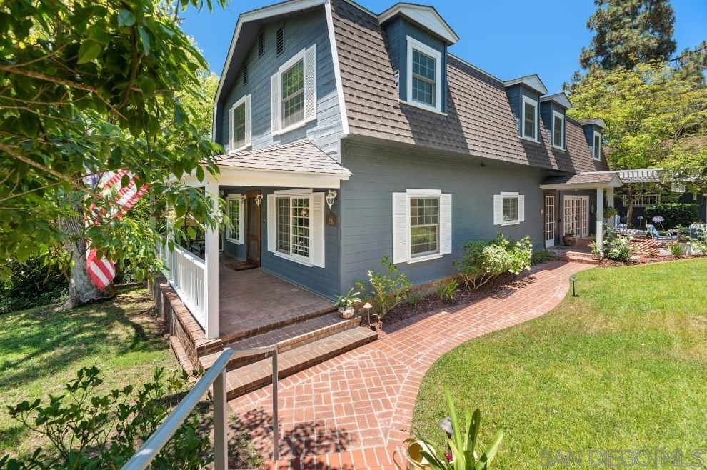 546 6th Ave, Escondido, CA 92025-4321