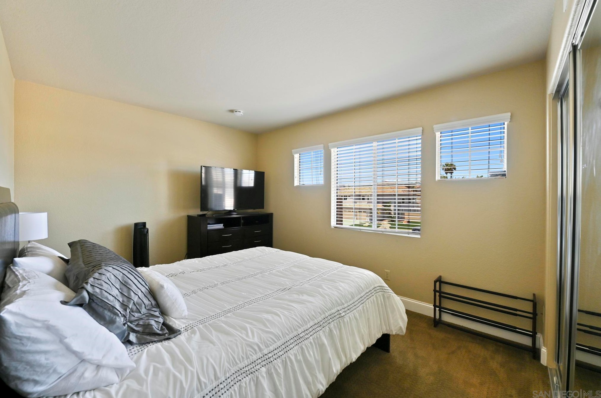 1035 Park Meadows Rd, Chula Vista CA  91915-1414 exterior