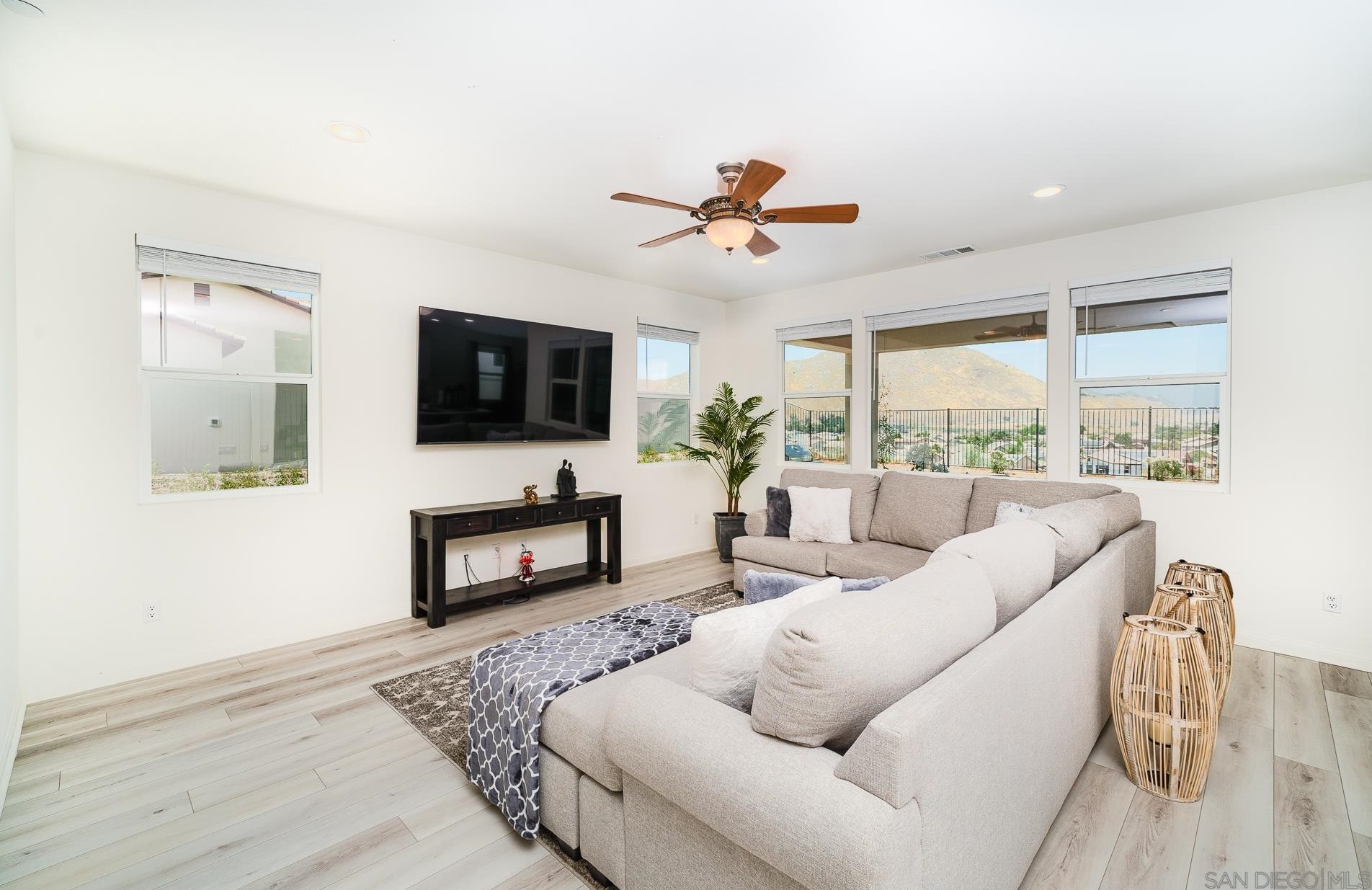 5384 Viewstone Ct, Hemet CA  92545 exterior