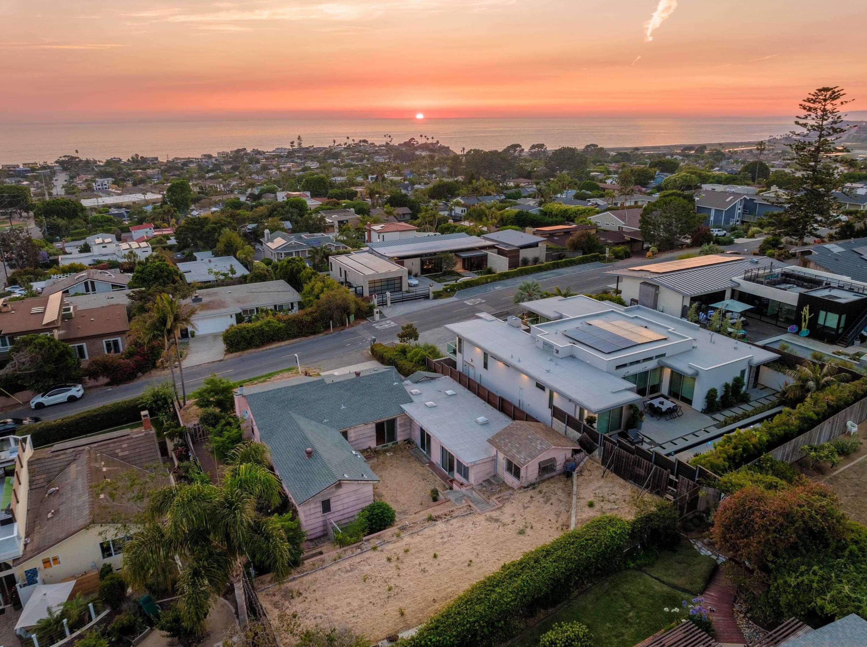 410 Granados Ave, Solana Beach CA  92075-2015 exterior