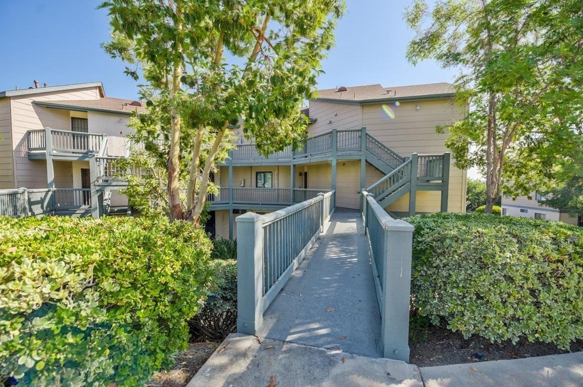 2966 Alanwood Ct, Spring Valley, CA 91978-1976