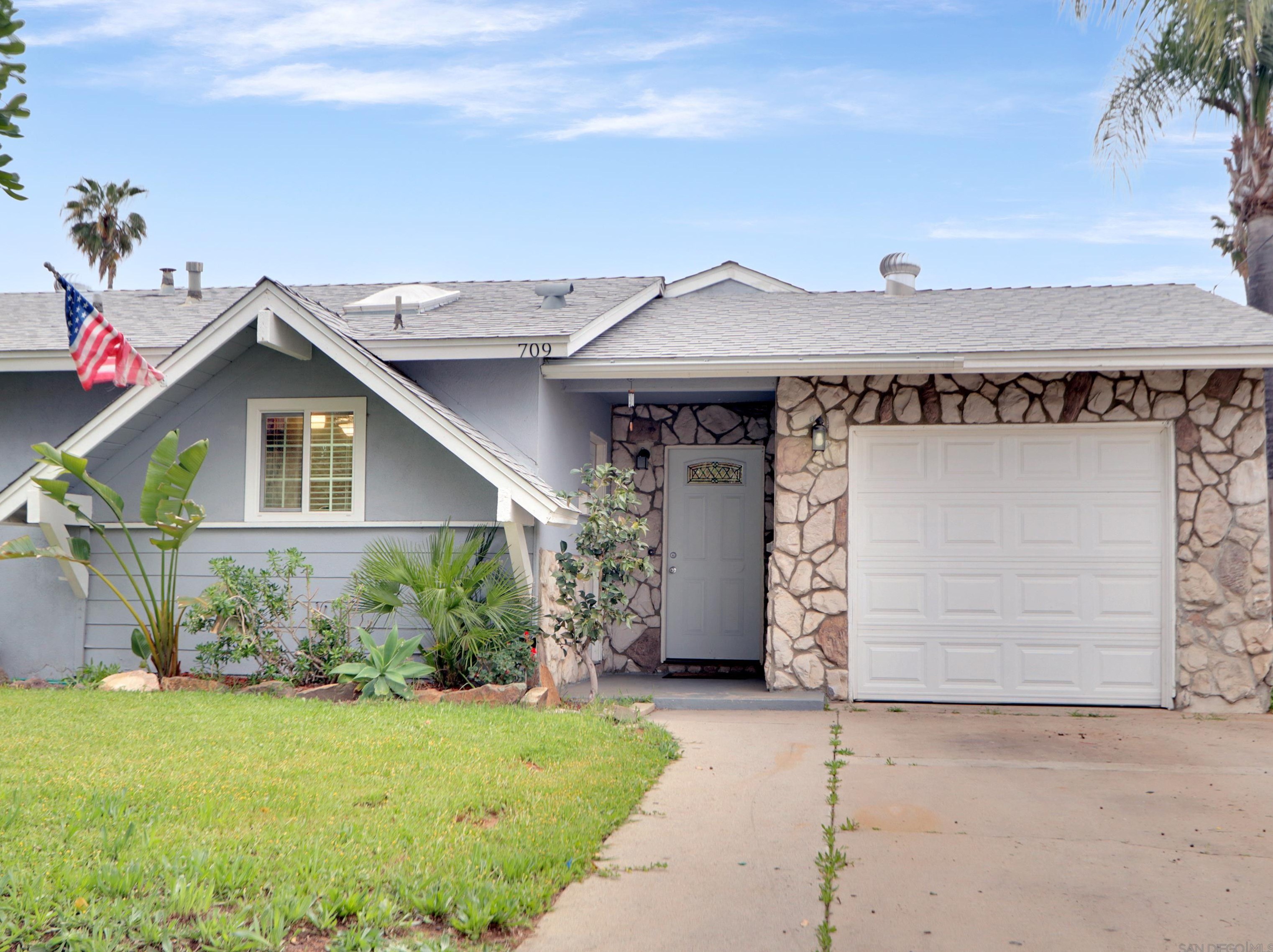 709 Aster St, Escondido, CA 92027-2012