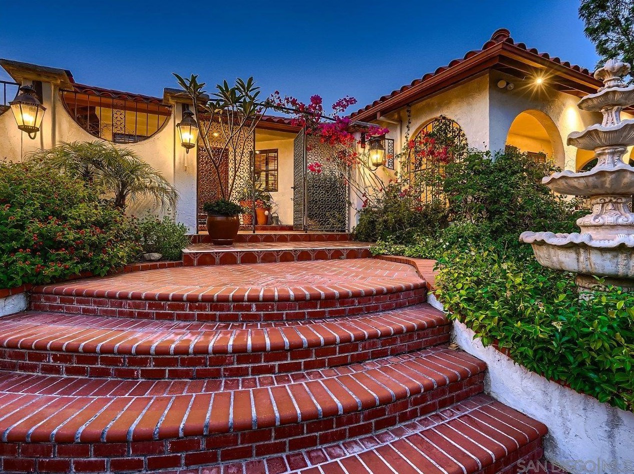 10300 Fuerte Dr, La Mesa, CA 91941