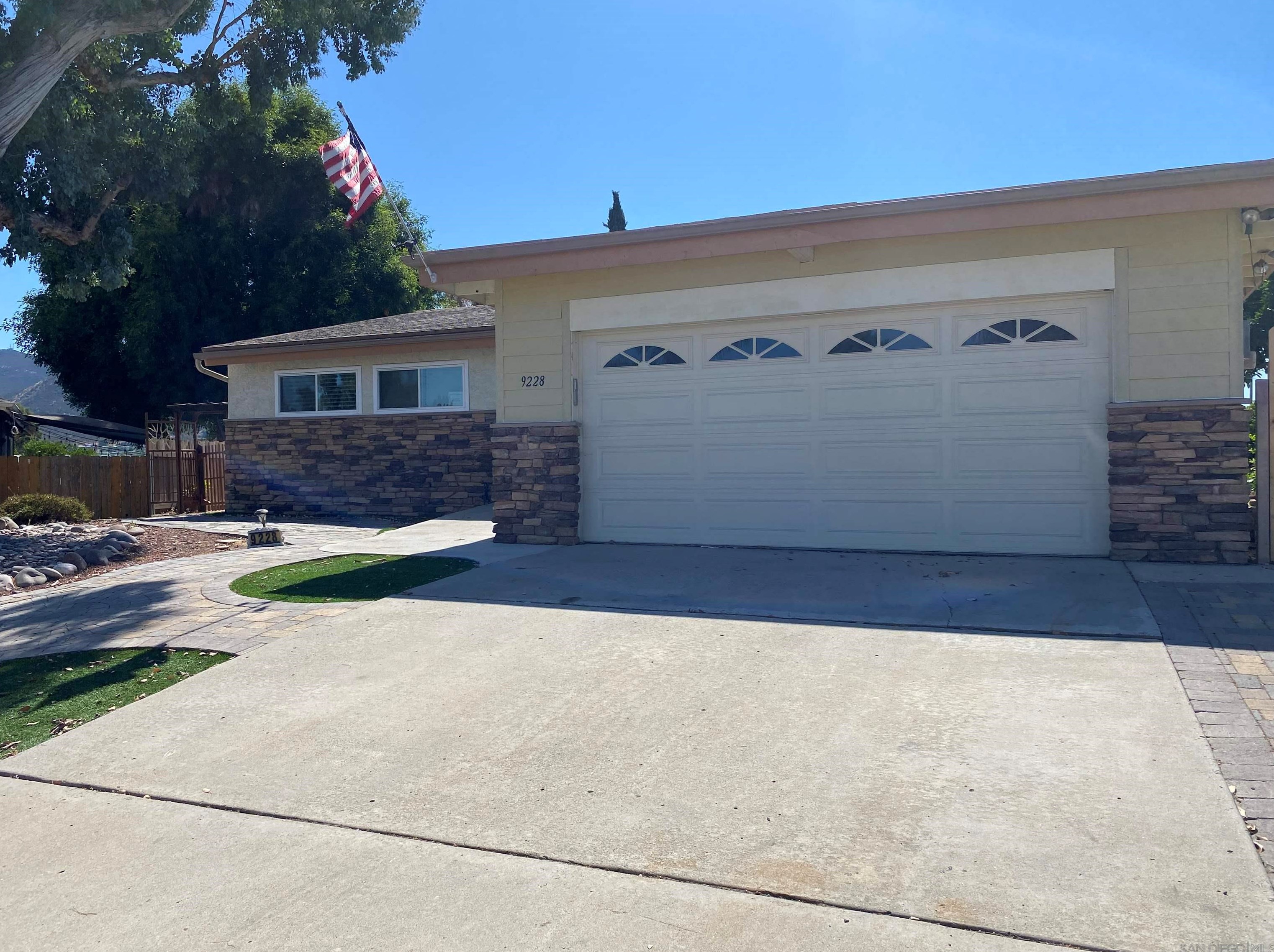 9228 Allano Way, Santee, CA 92071-2202