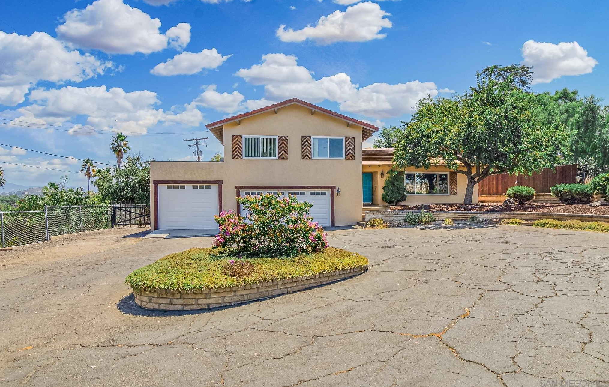 2500 Cranston Dr, Escondido, CA 92025-7306