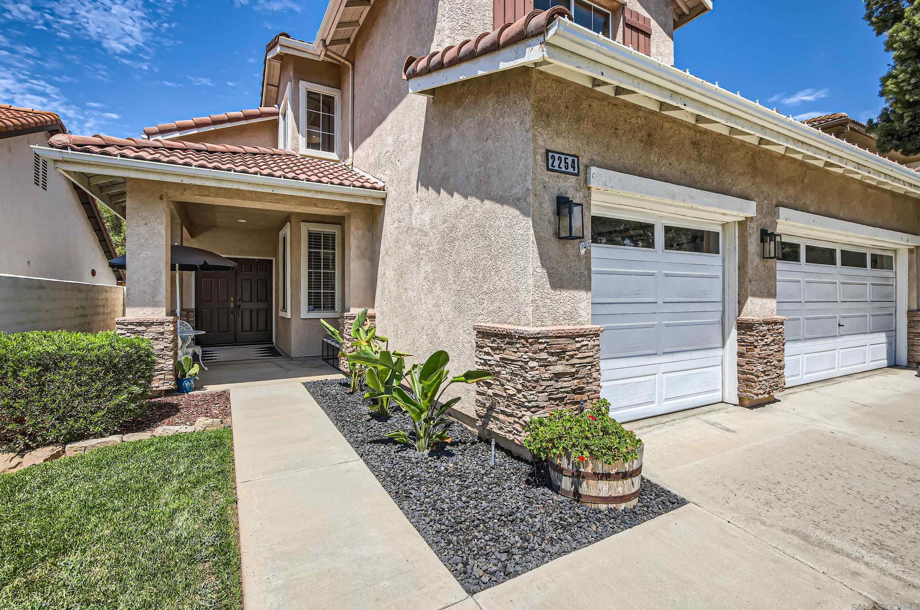 2254 Orange Grove Pl, Escondido, CA 92027-6745
