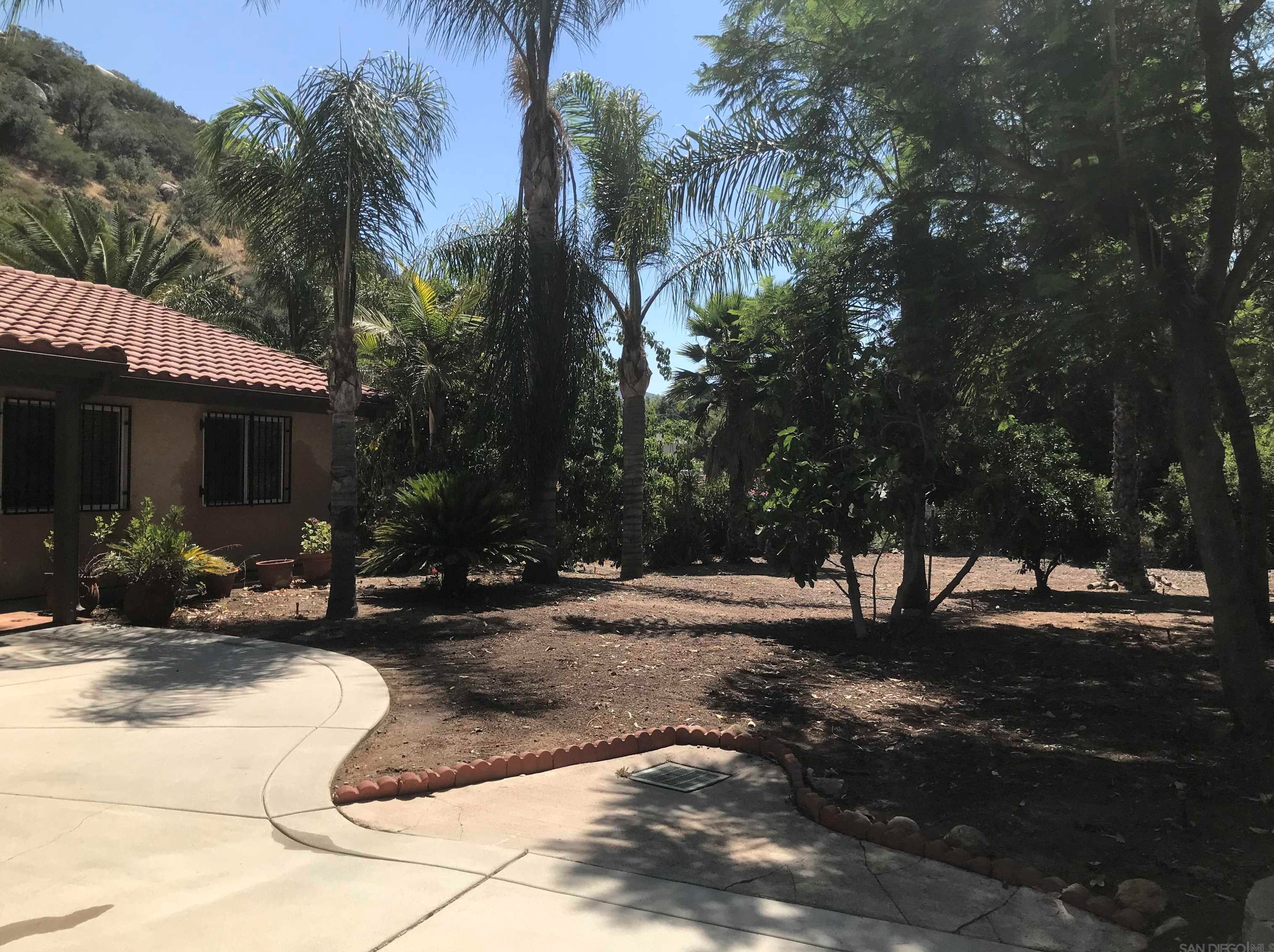 978 Harbison Canyon Rd, El Cajon, CA 92019