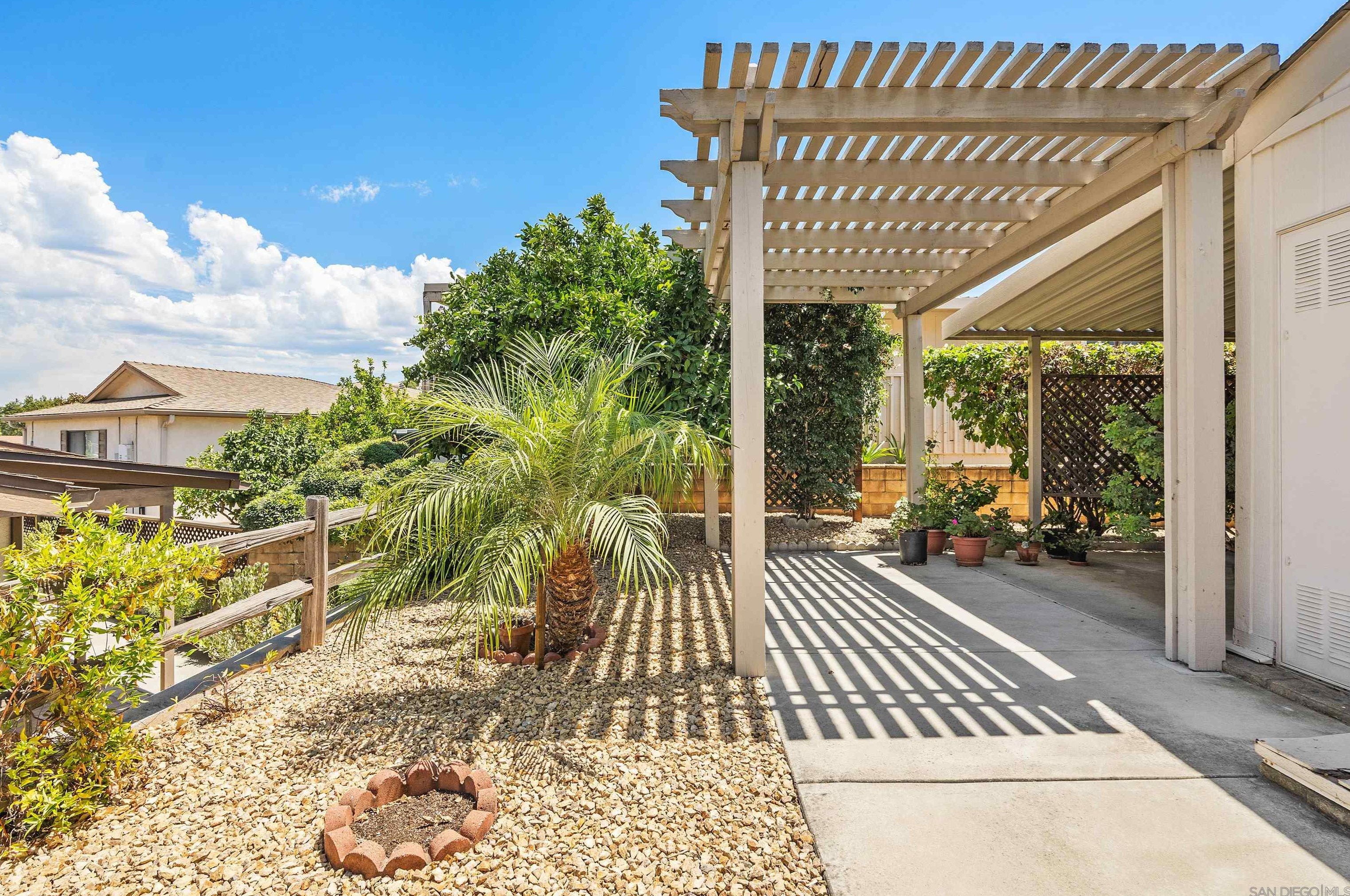1820 Seco Gln, Escondido, CA 92026-3332