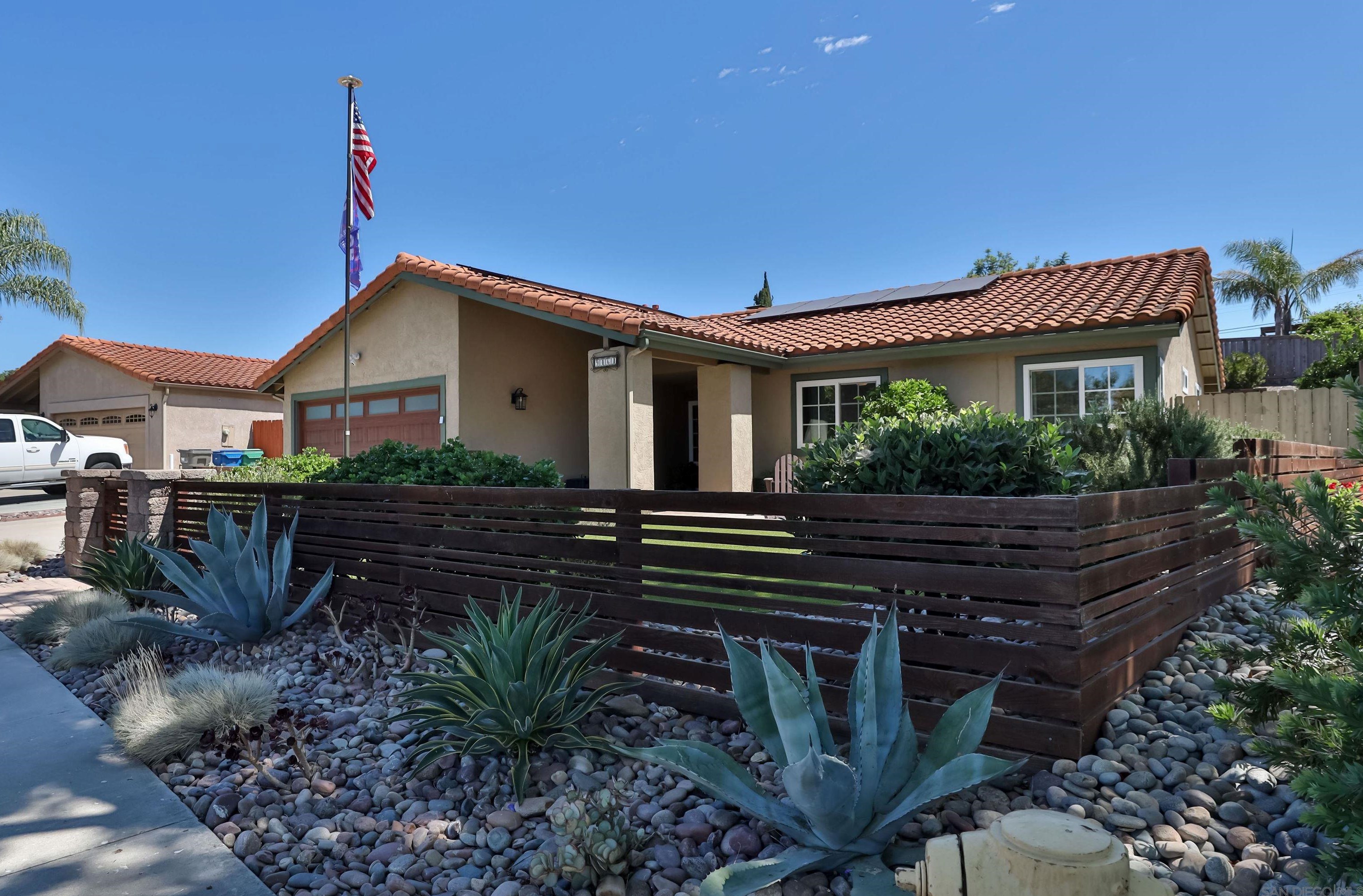9461 Calle Del Lago, Santee, CA 92071-2458