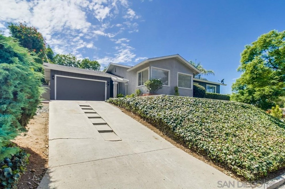 8817 Greenview Pl, Spring Valley, CA 91977-1018