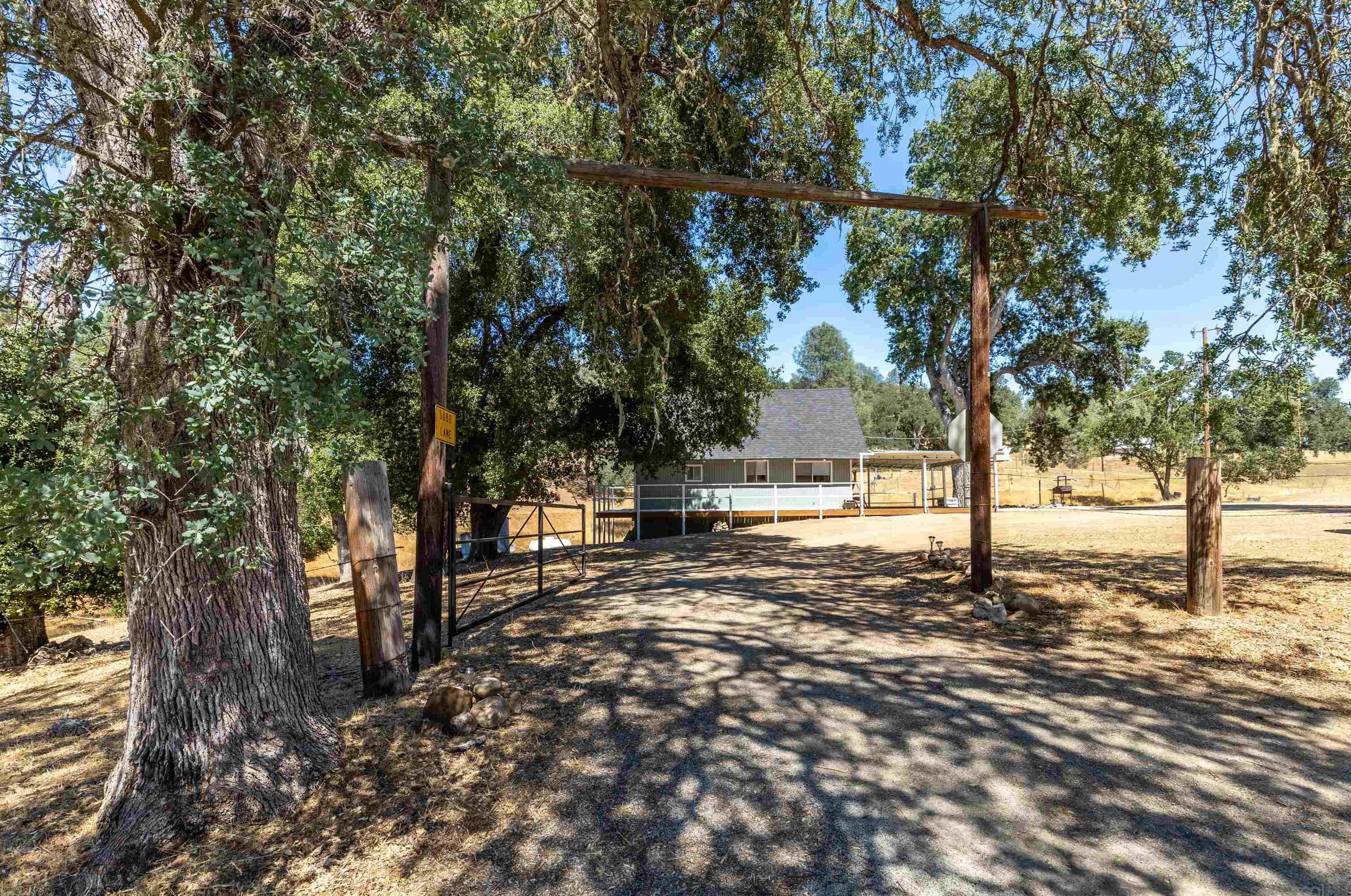 5510 Whispering Pines Ln, Lake Nacimiento, CA 93446