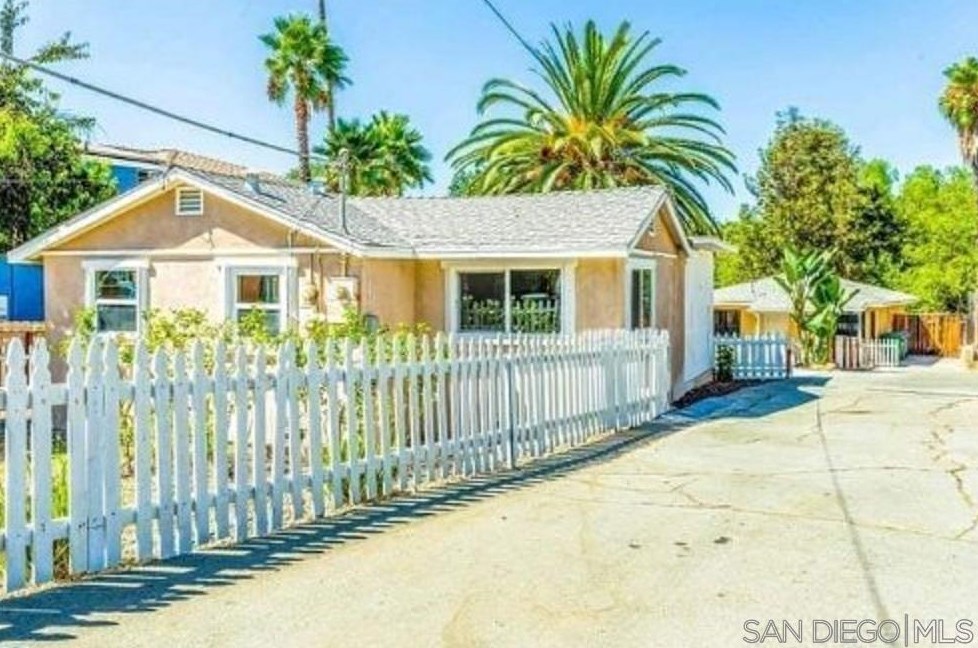 9056-9058 Valencia St, Spring Valley, CA 91977