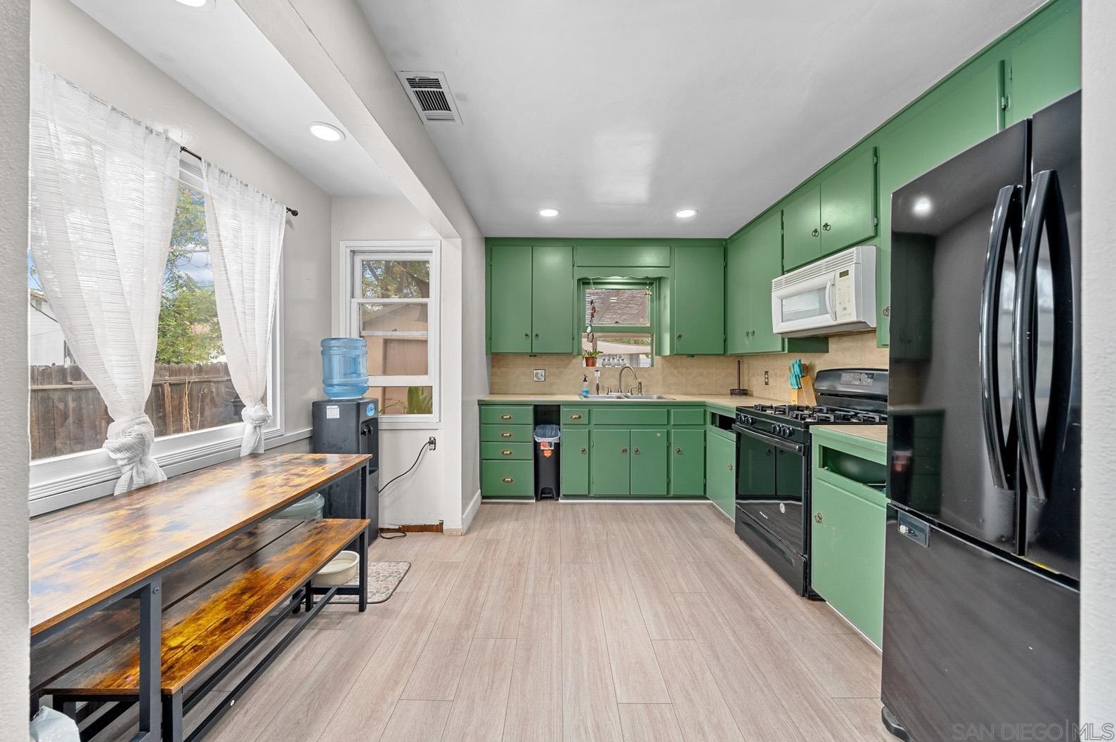 27020 Girard St, Hemet, CA 92544-8150