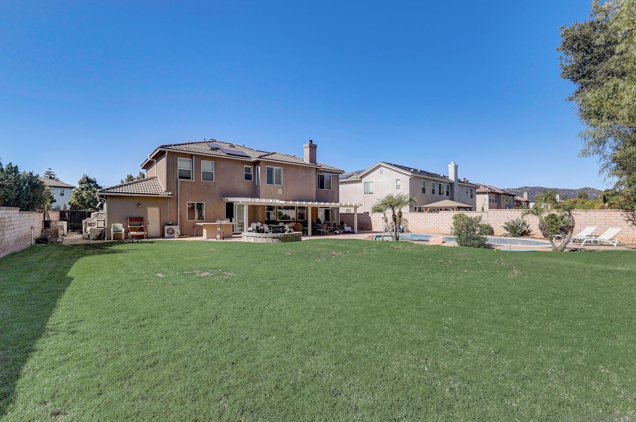 2358 Douglaston Gln, Escondido, CA 92026-1413