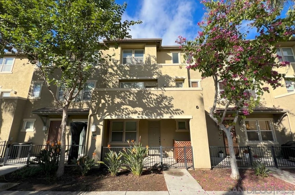 665 Paradise Way, National City, CA 91950-3060