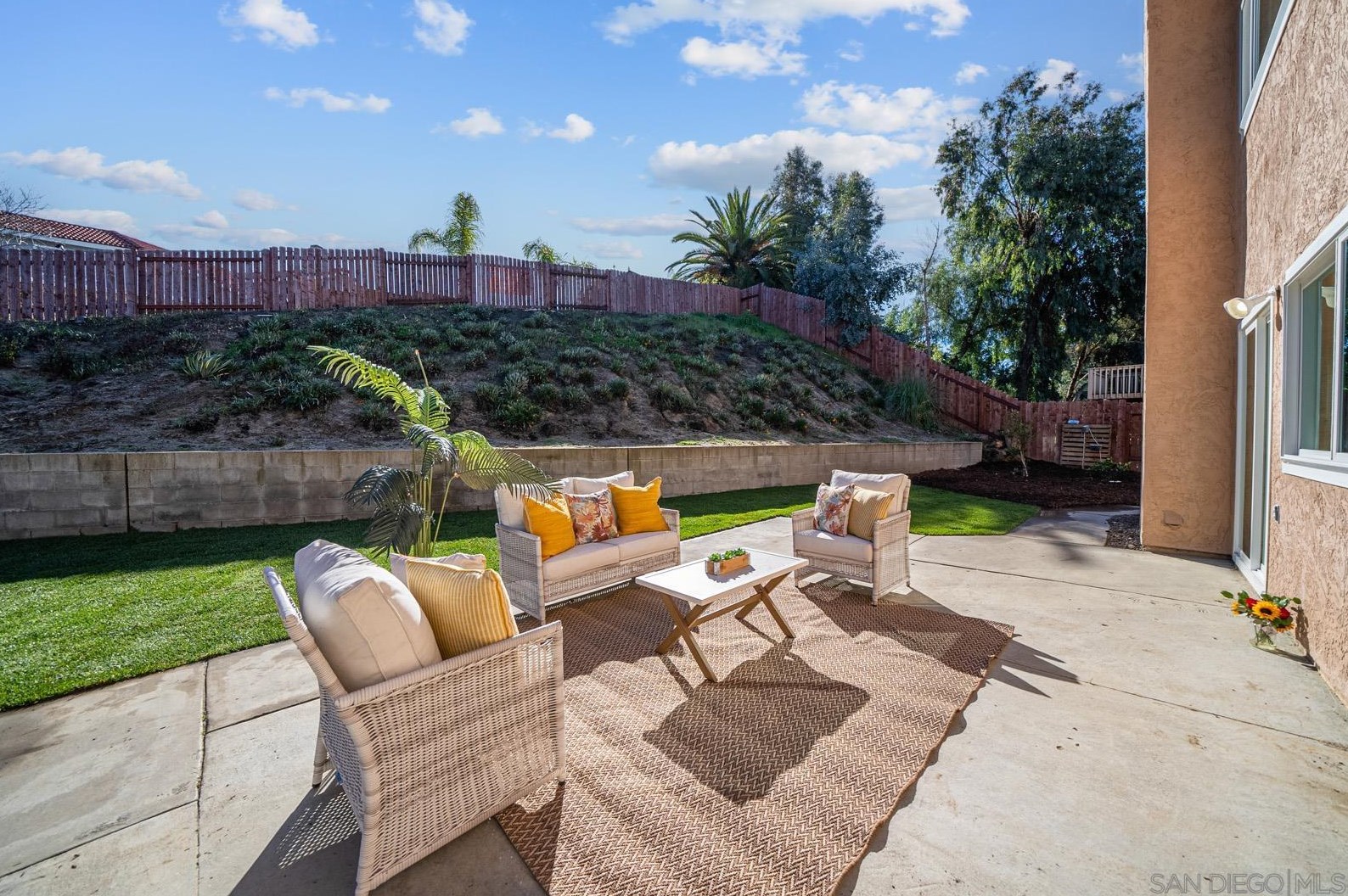 29769 Stonewood Rd, Temecula CA  92591-5303 exterior