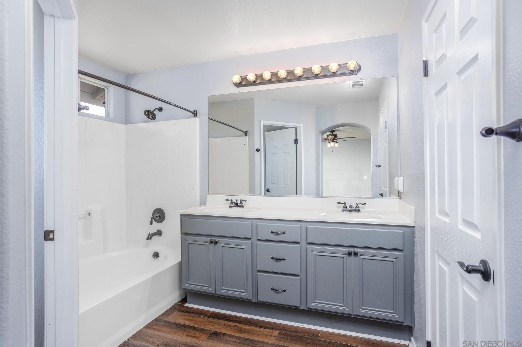 1343 Sutter Buttes St, Chula Vista CA  91913-2944 exterior