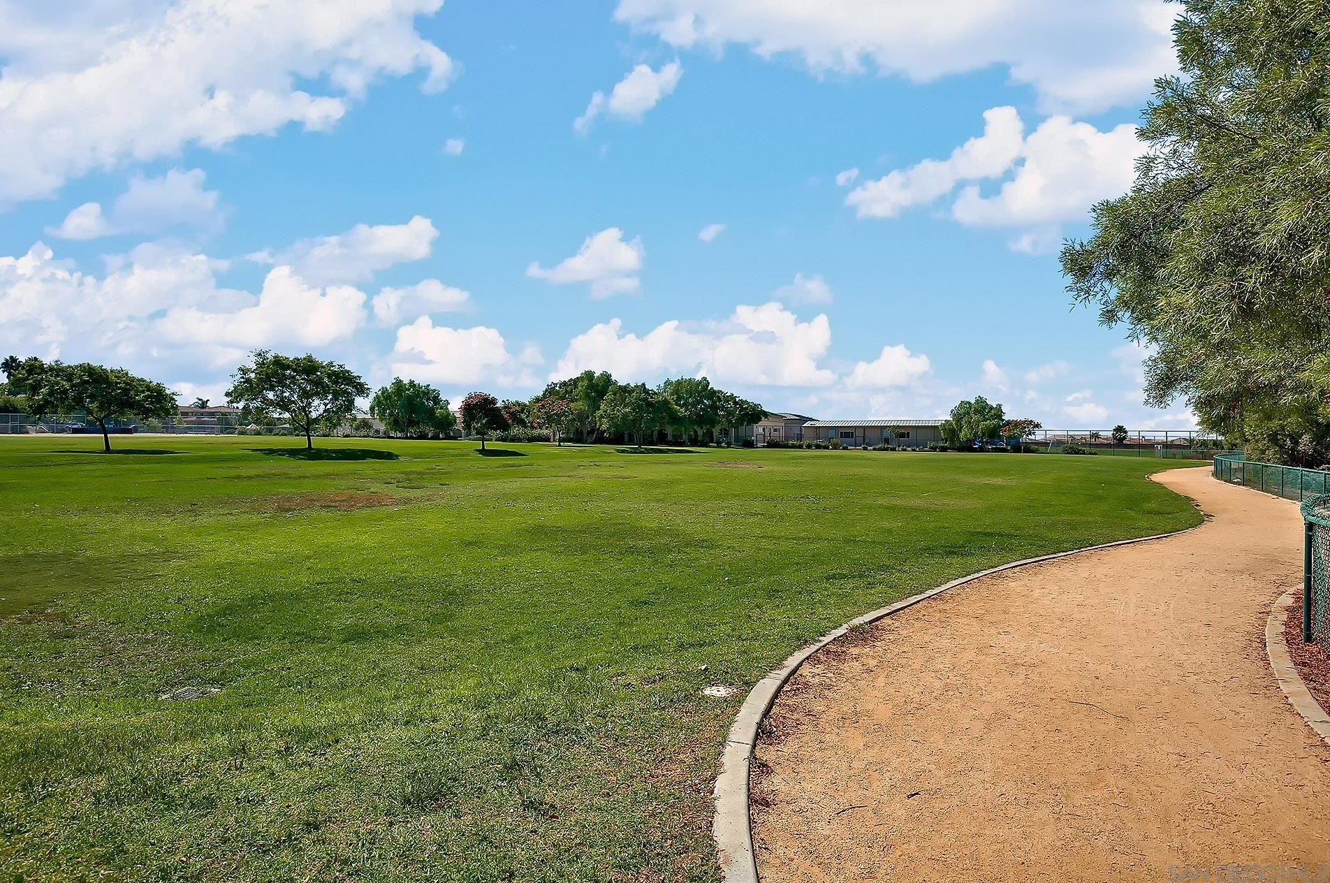 1343 Sutter Buttes St, Chula Vista CA  91913-2944 exterior