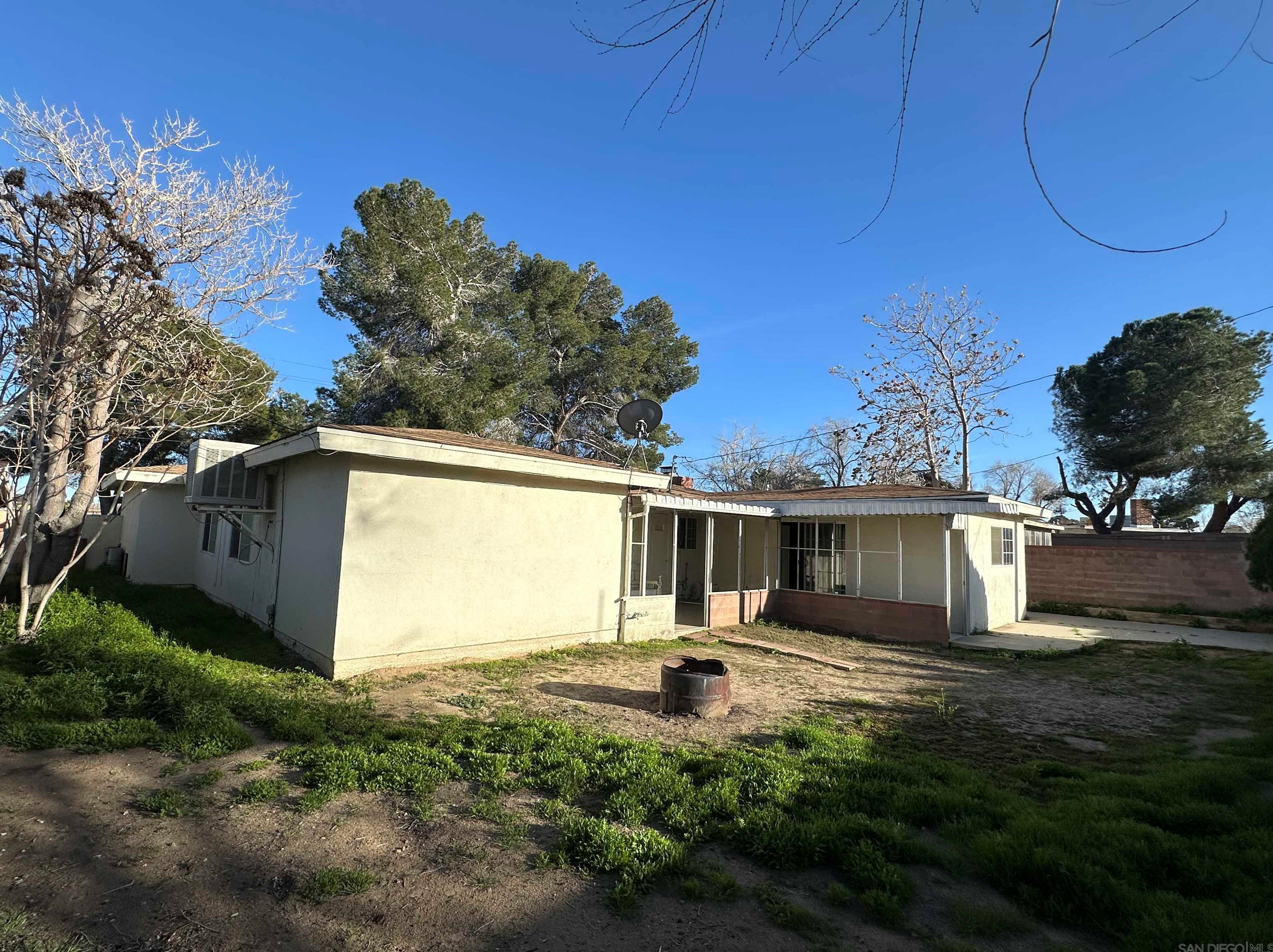 44949 5, Lancaster CA 93535-2051 exterior