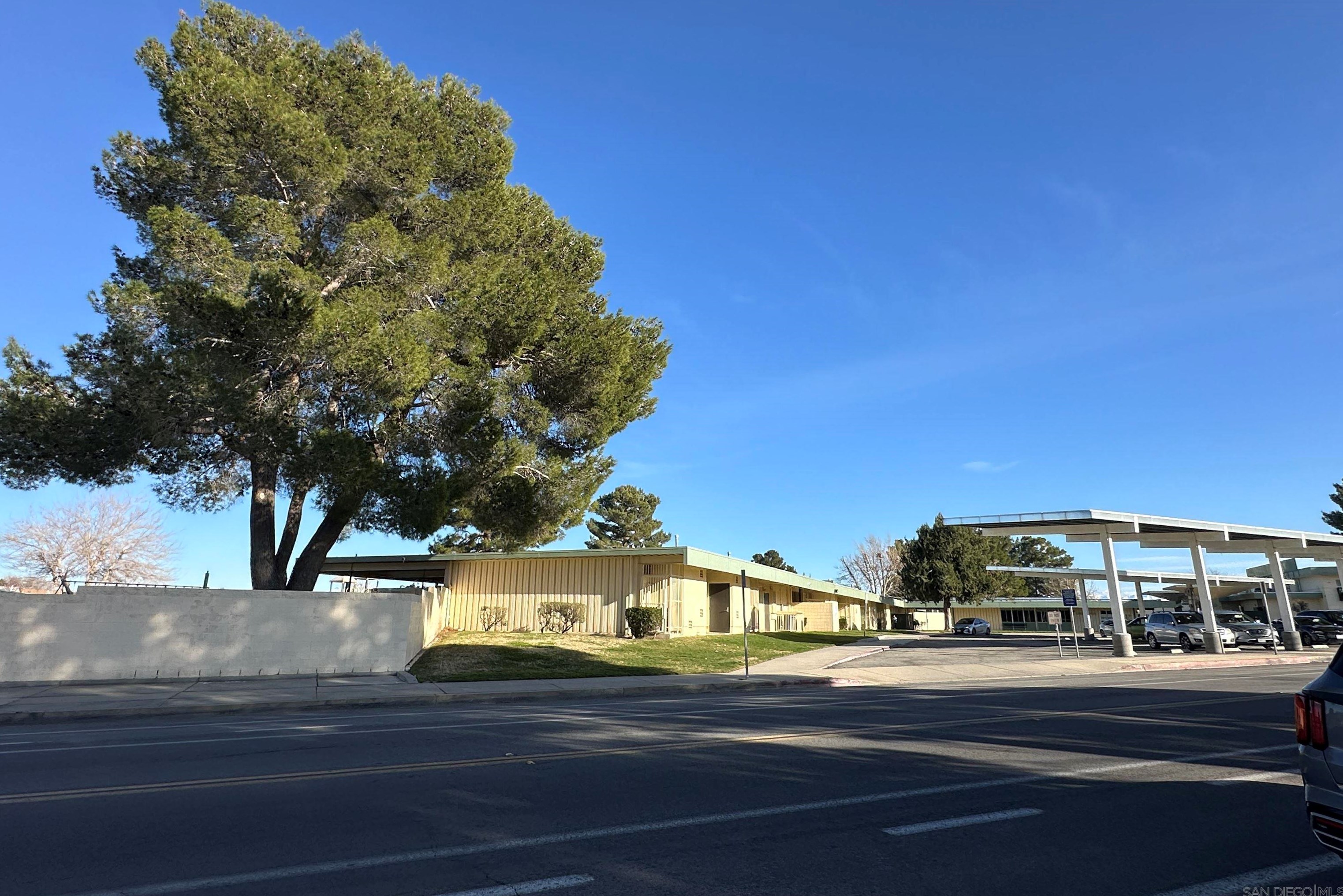 44949 5, Lancaster CA 93535-2051 exterior