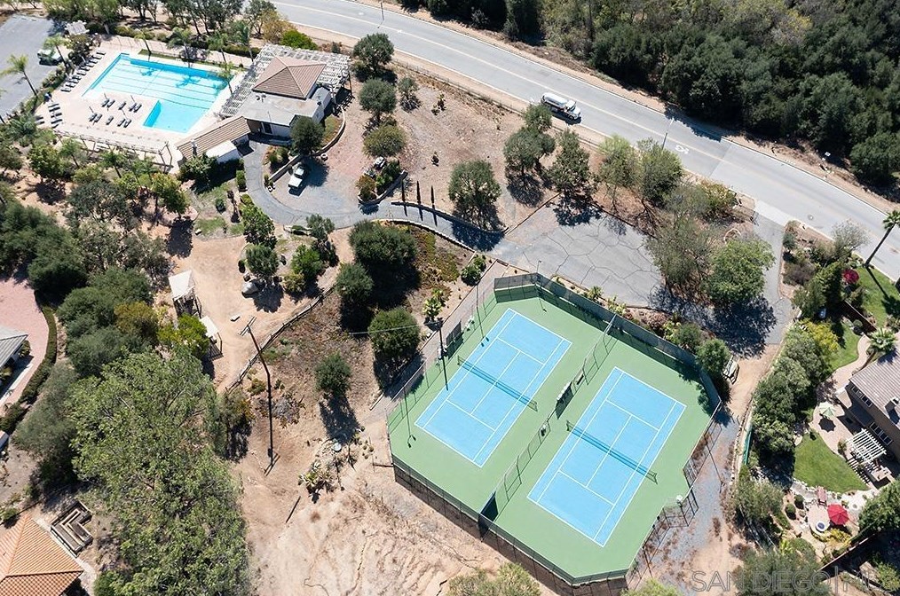 10732 Meadow Glen Way, Escondido CA  92026-6924 exterior