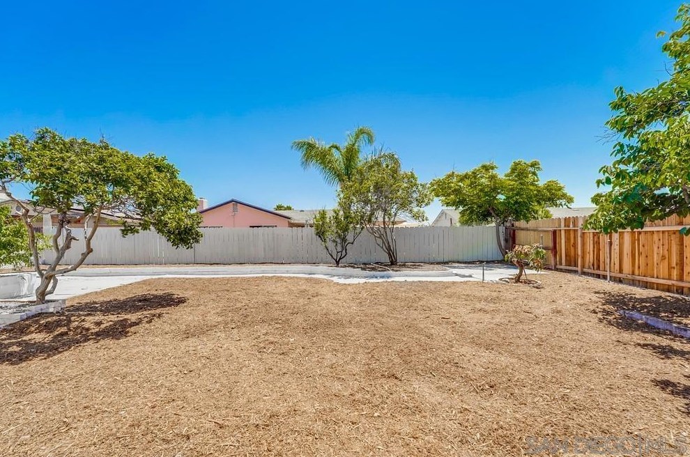 1605 Hilltop Dr, Chula Vista CA  91911-5304 exterior