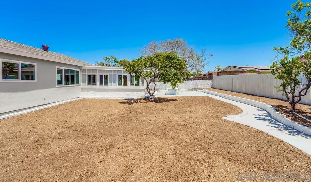 1605 Hilltop Dr, Chula Vista CA  91911-5304 exterior