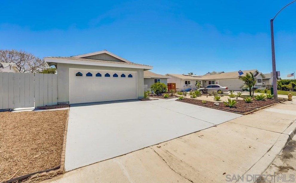 1605 Hilltop Dr, Chula Vista CA  91911-5304 exterior