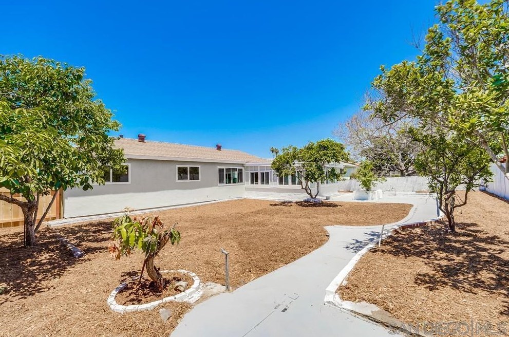 1605 Hilltop Dr, Chula Vista CA  91911-5304 exterior