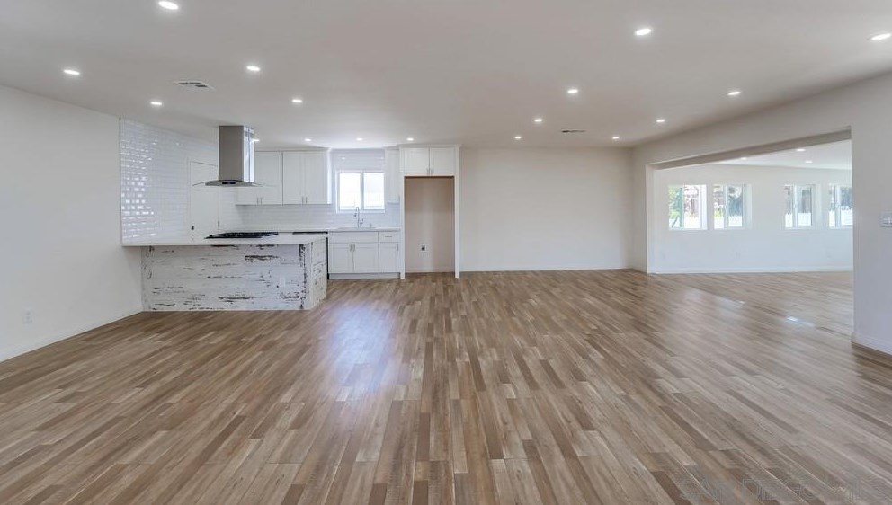 1605 Hilltop Dr, Chula Vista CA  91911-5304 exterior