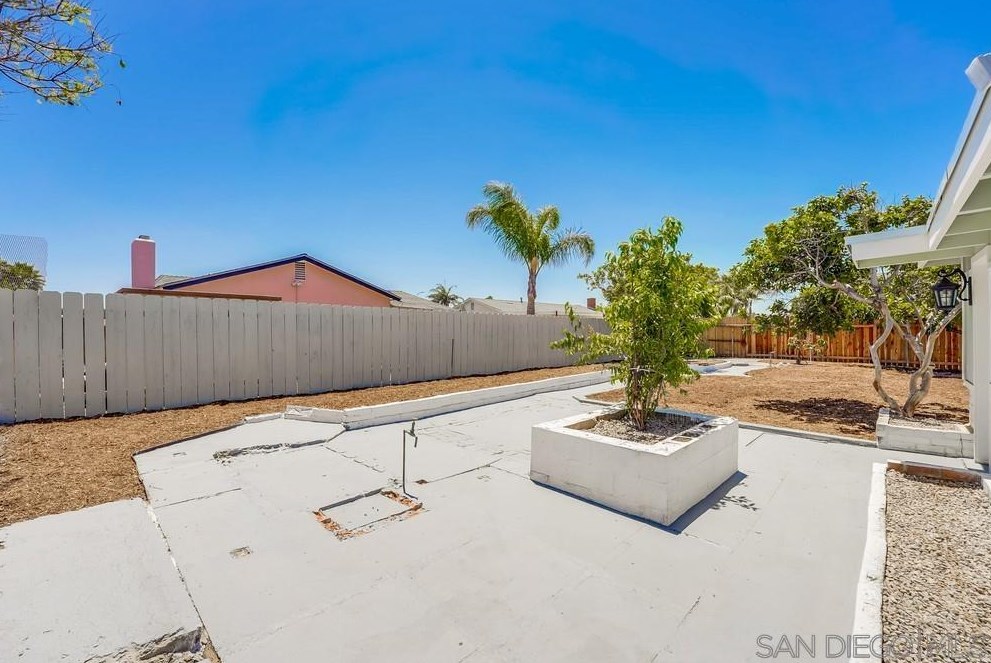 1605 Hilltop Dr, Chula Vista CA  91911-5304 exterior