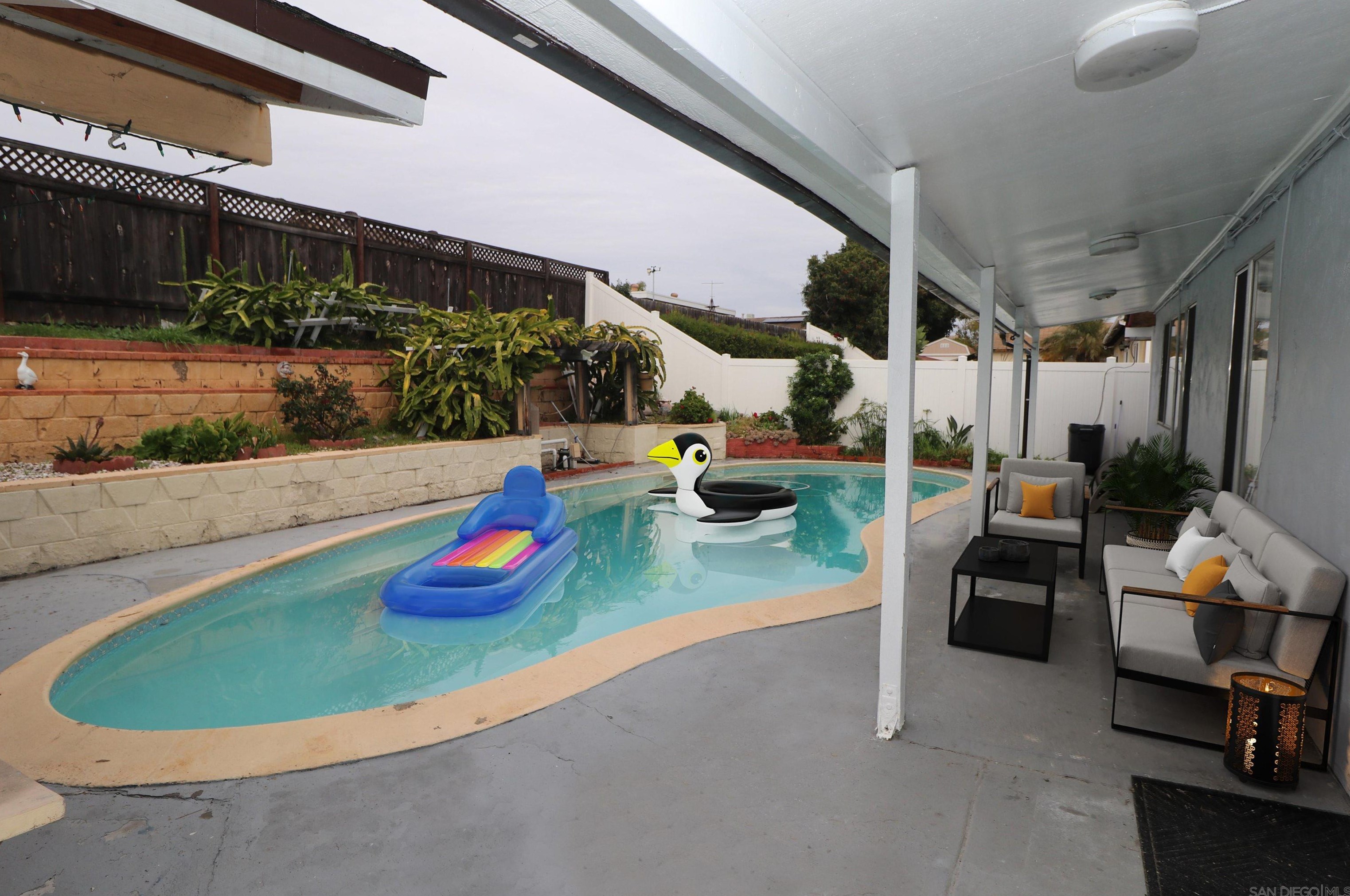 8270 Hydra Ln, San Diego, CA 92126
