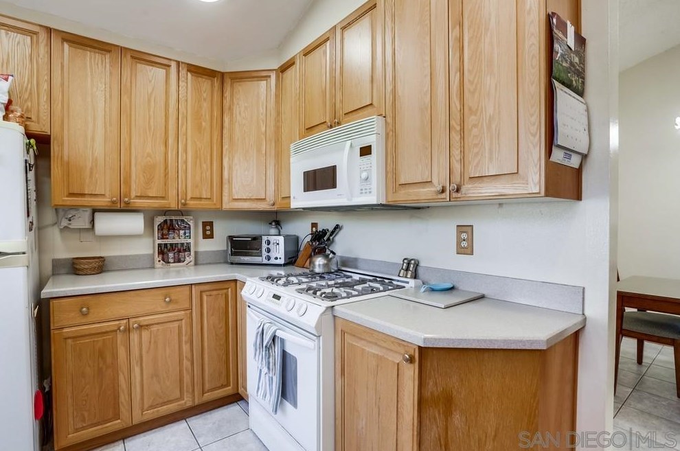 6890 Boulder Lake Ave, San Diego CA  92119-1946 exterior