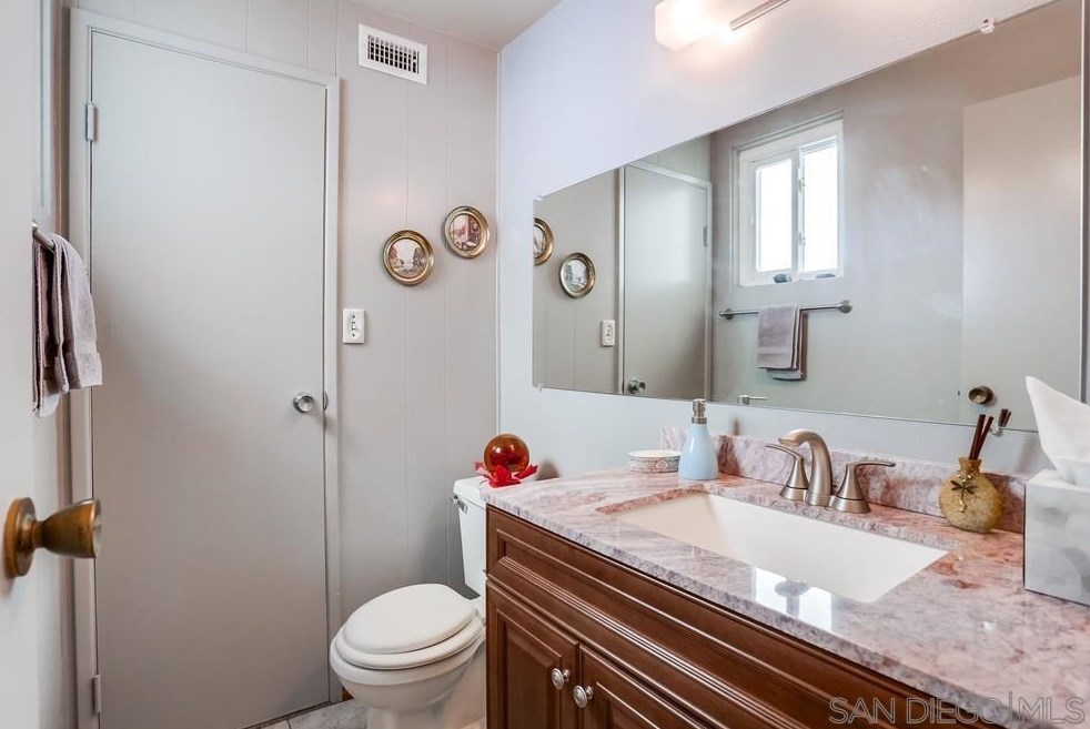 6890 Boulder Lake Ave, San Diego CA  92119-1946 exterior