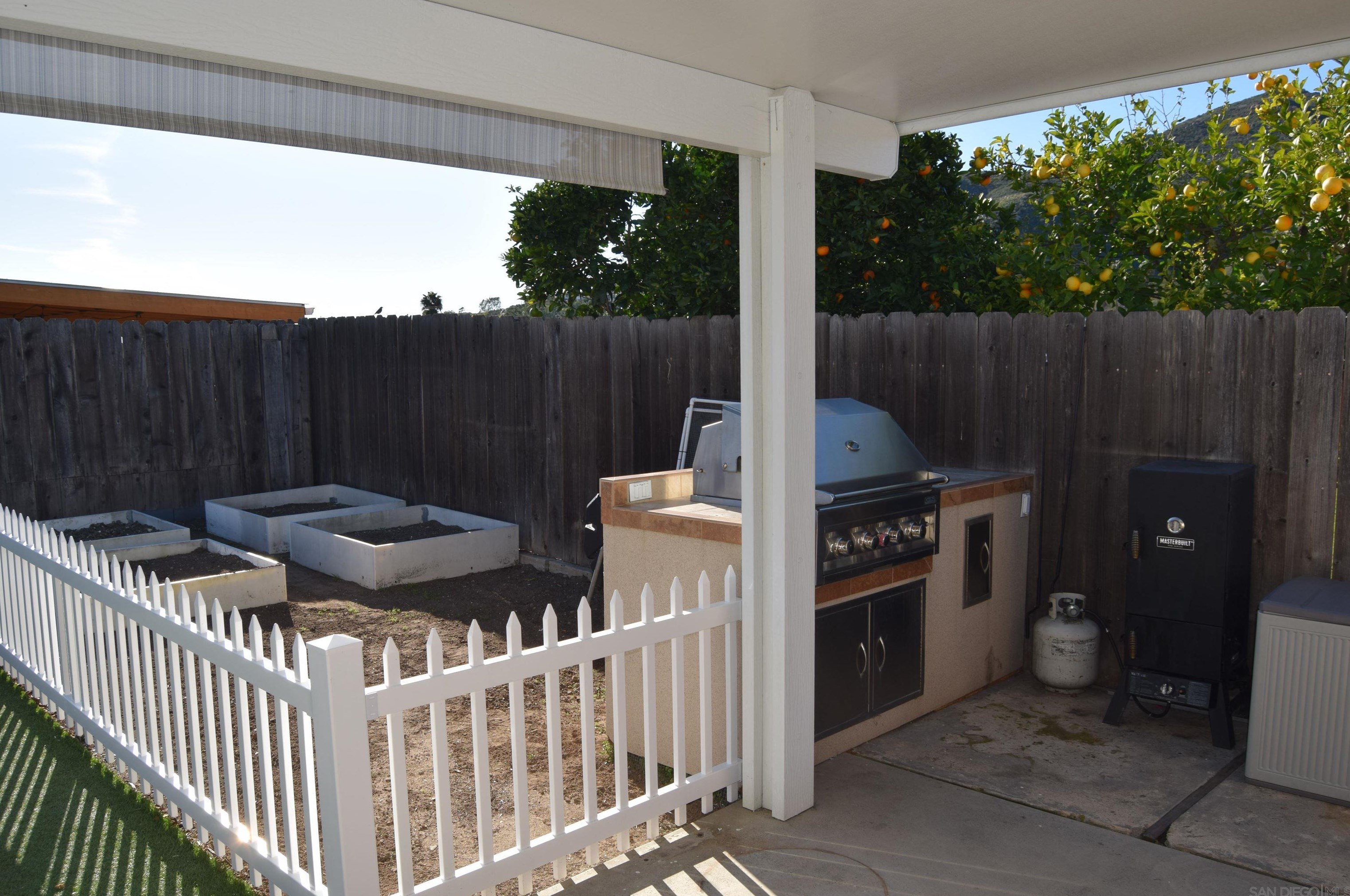 6890 Boulder Lake Ave, San Diego CA  92119-1946 exterior