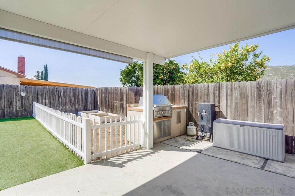 6890 Boulder Lake Ave, San Diego CA  92119-1946 exterior