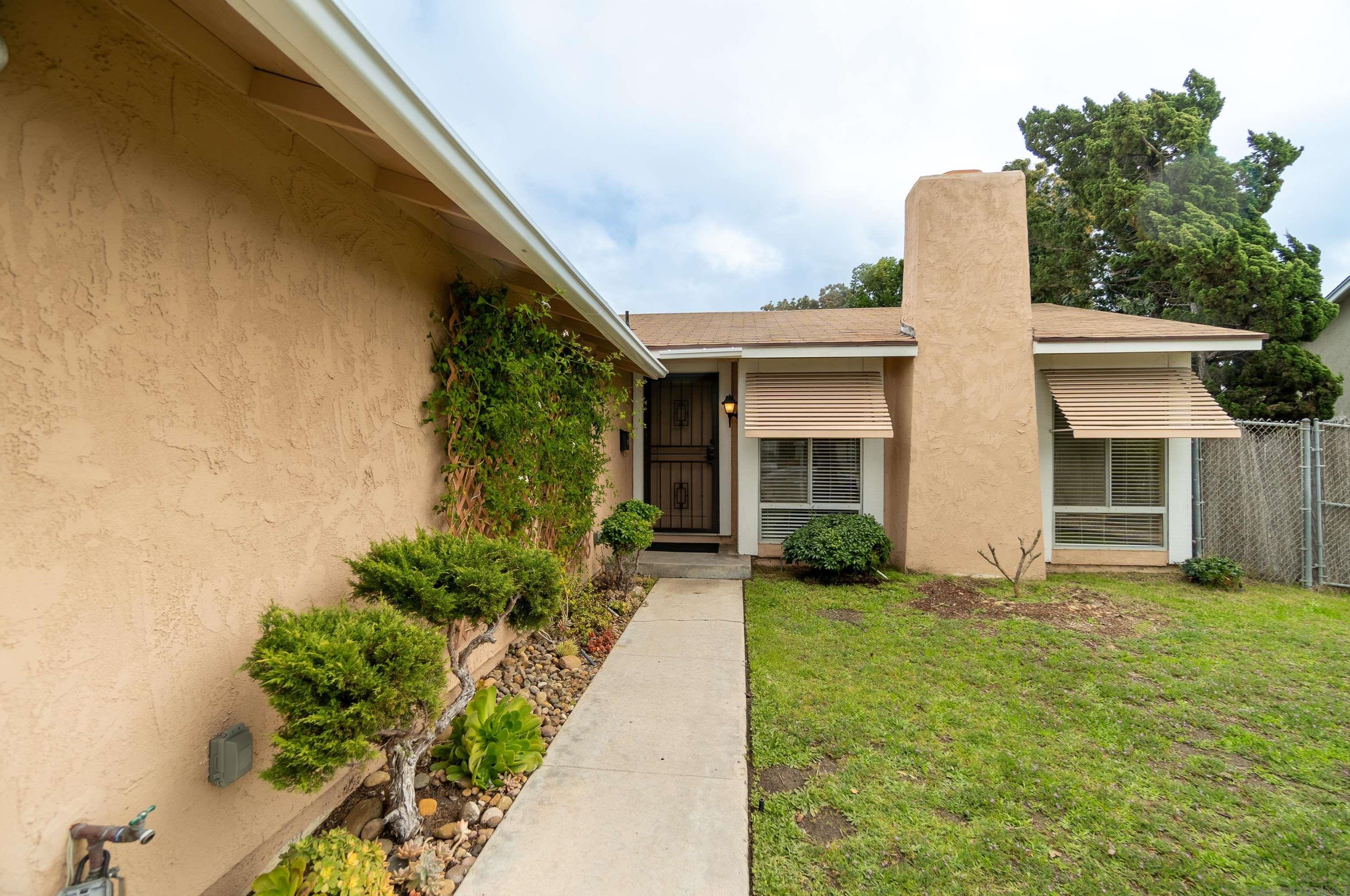 12989 Via Del Valedor, San Diego, CA 92129-3047