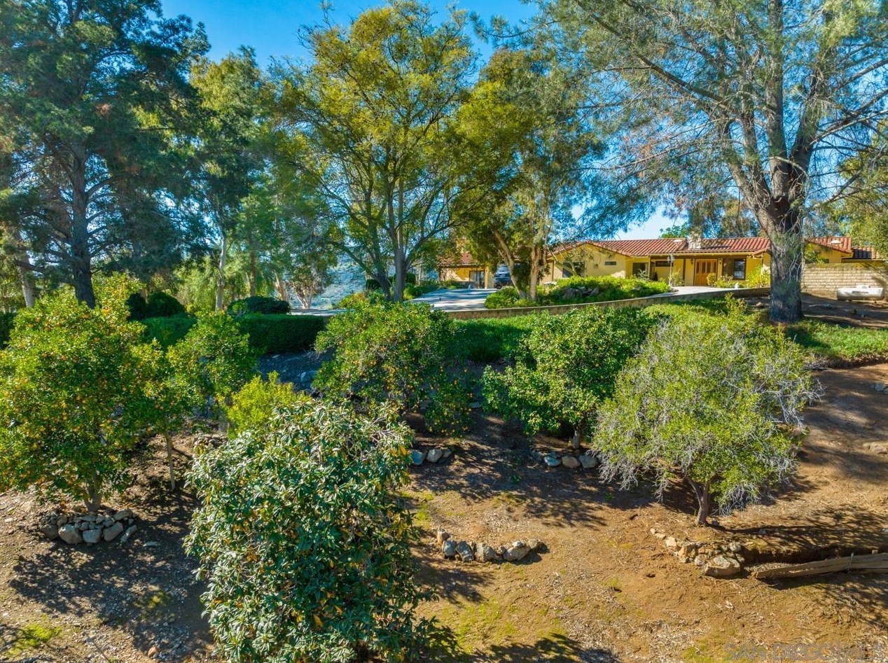 2665 Kauana Loa Dr, Escondido, CA 92029