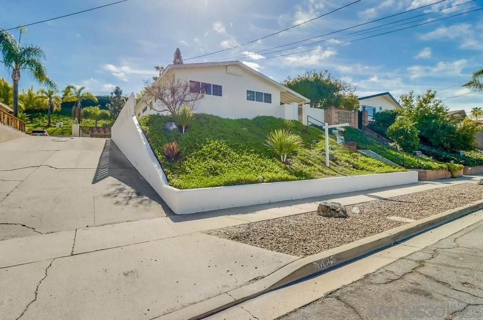 6145 Avenorra Dr, La Mesa, CA 91942